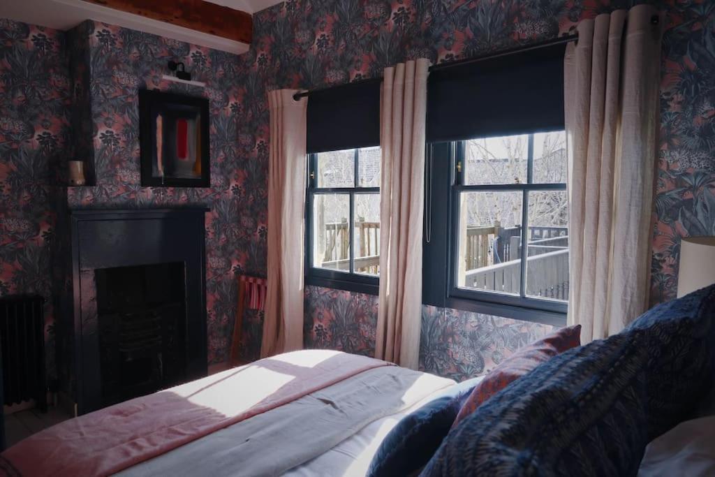 Primrose Cottage - With Private Courtyard & Sun Terrace In Central Bath Exteriör bild