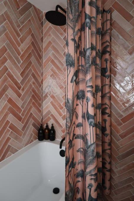 Primrose Cottage - With Private Courtyard & Sun Terrace In Central Bath Exteriör bild
