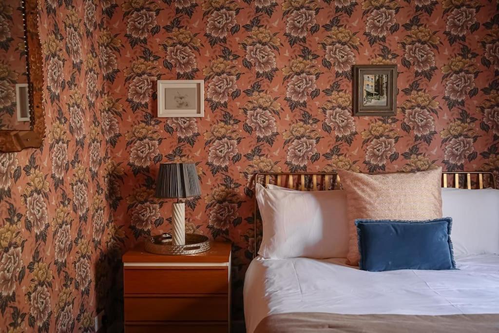 Primrose Cottage - With Private Courtyard & Sun Terrace In Central Bath Exteriör bild